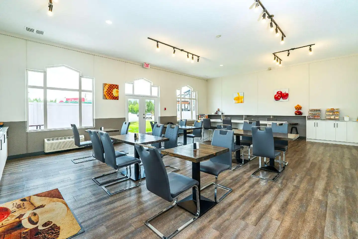 Quality Inn & Suites Clearwater Restaurant