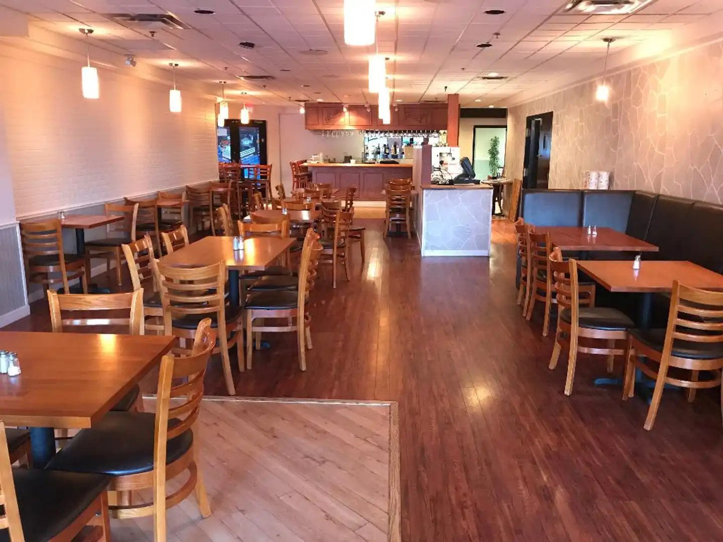 Harrison Lake Hotel Bar