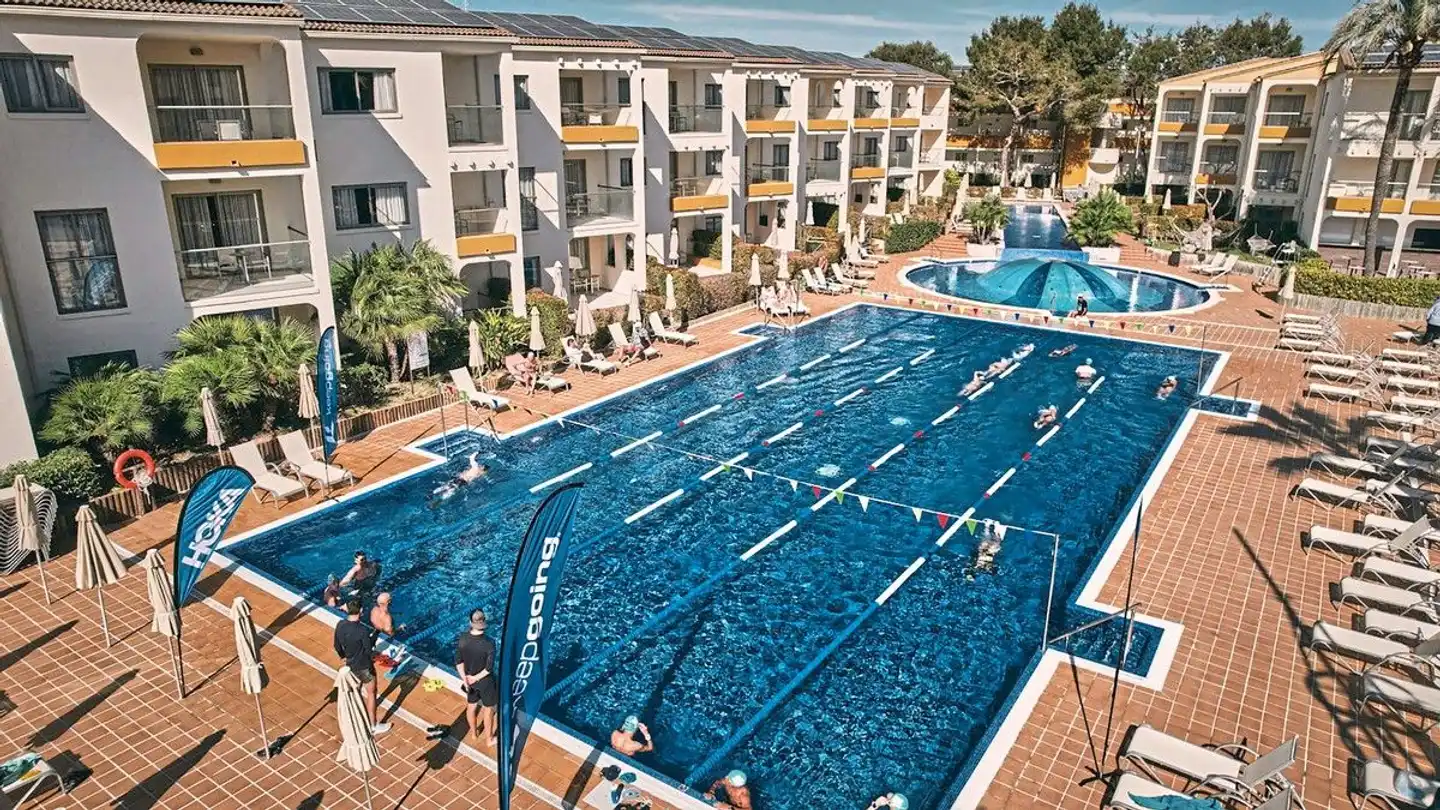 Zafiro Tropic Pool