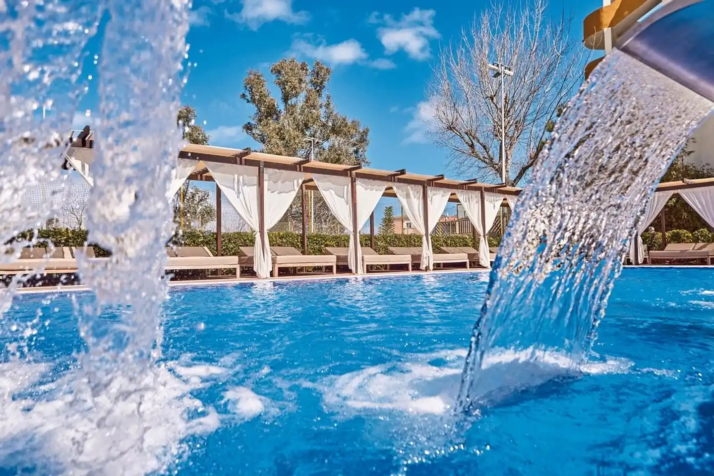 Zafiro Tropic Pool