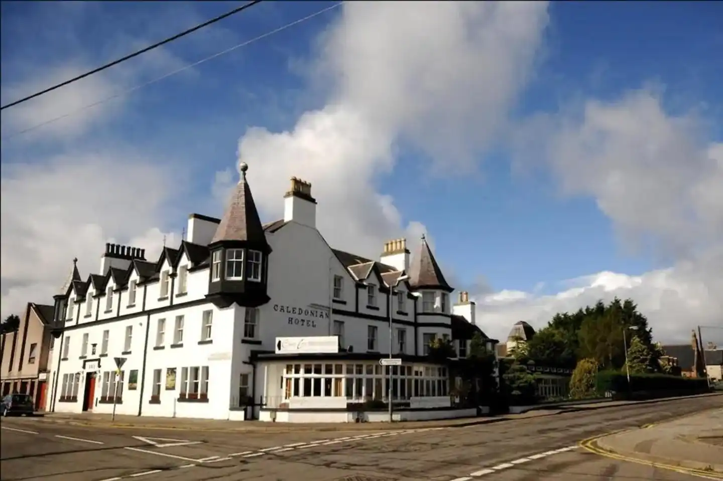 Caledonian Hotel Aussenansicht