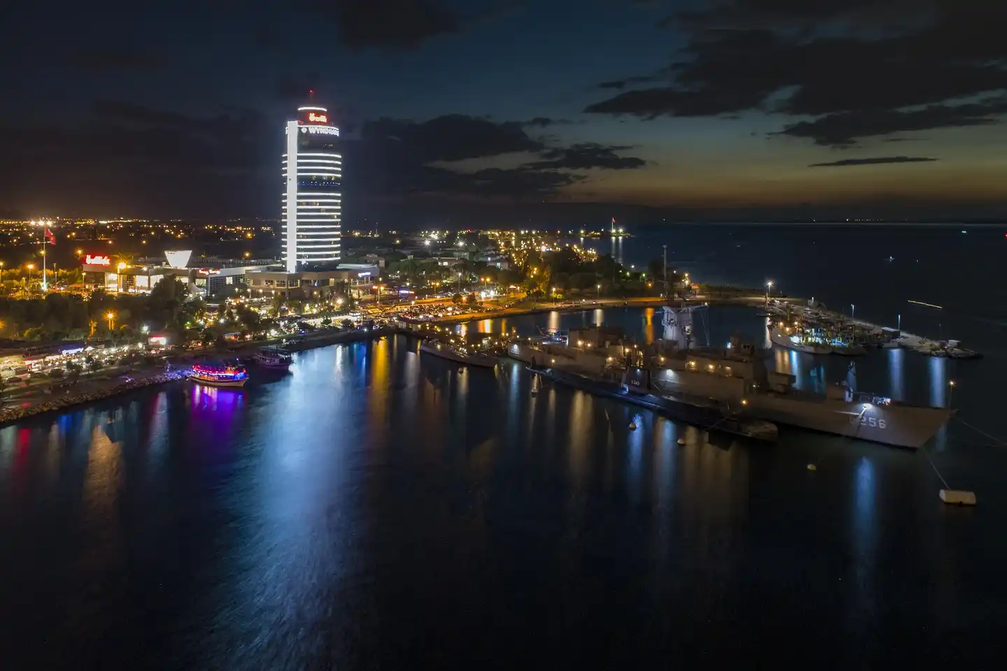 Wyndham Grand Izmir Ozdilek Aussenansicht