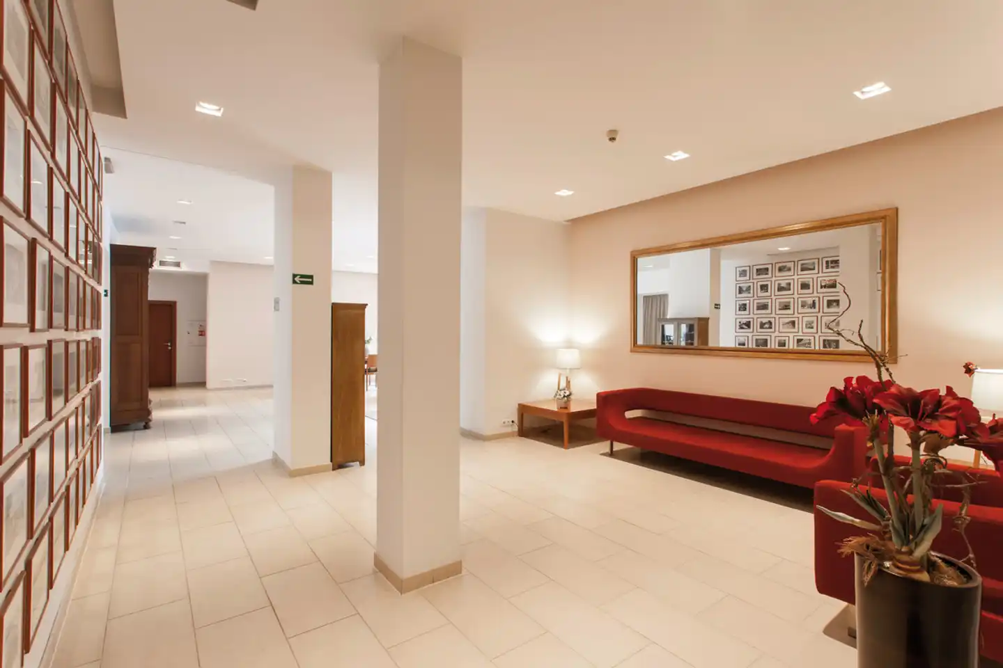 Hotel Carol Lobby