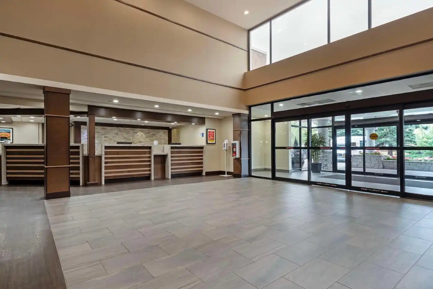 Best Western PLUS Port O'Call Hotel Lobby