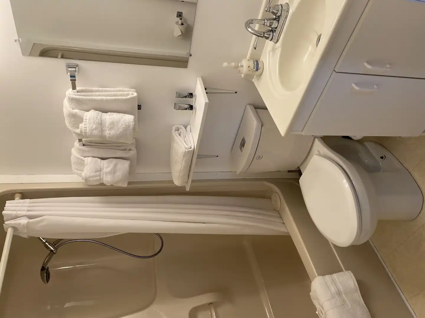 Atlin Mountain Inn Badezimmer