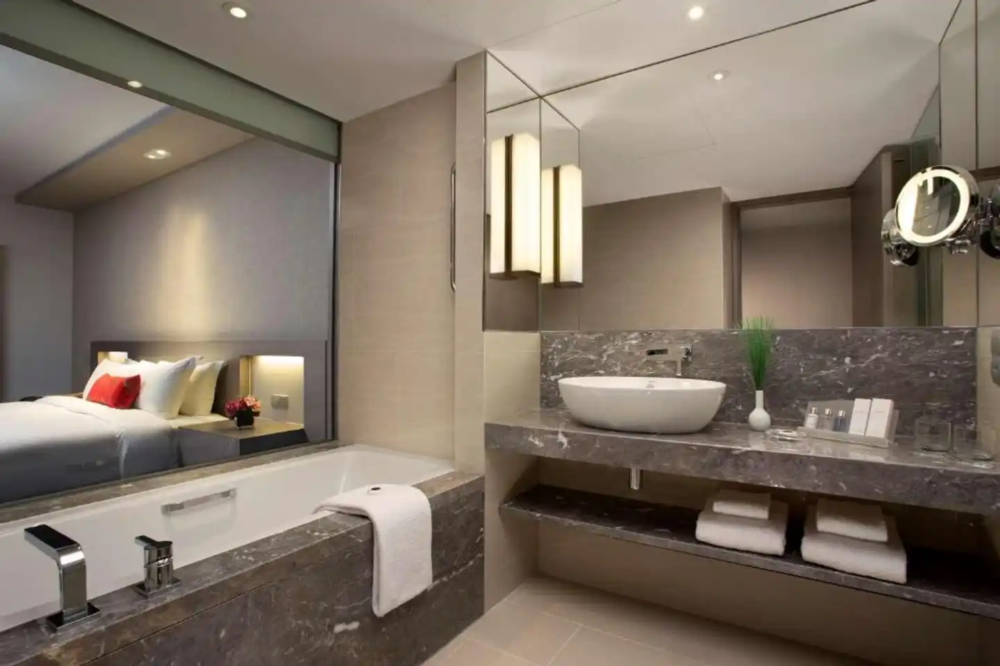 Carlton Hotel Singapore Badezimmer