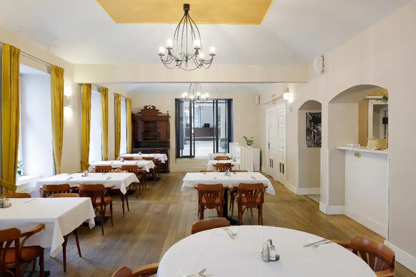 Three Crowns Hotel Restaurant