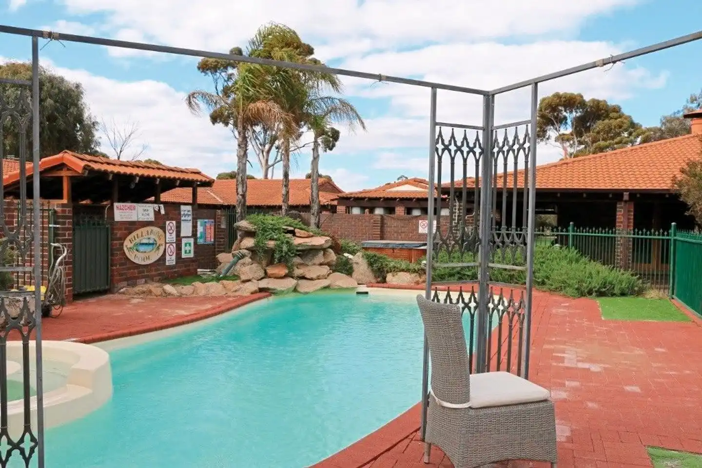 Wave Rock Motel Pool