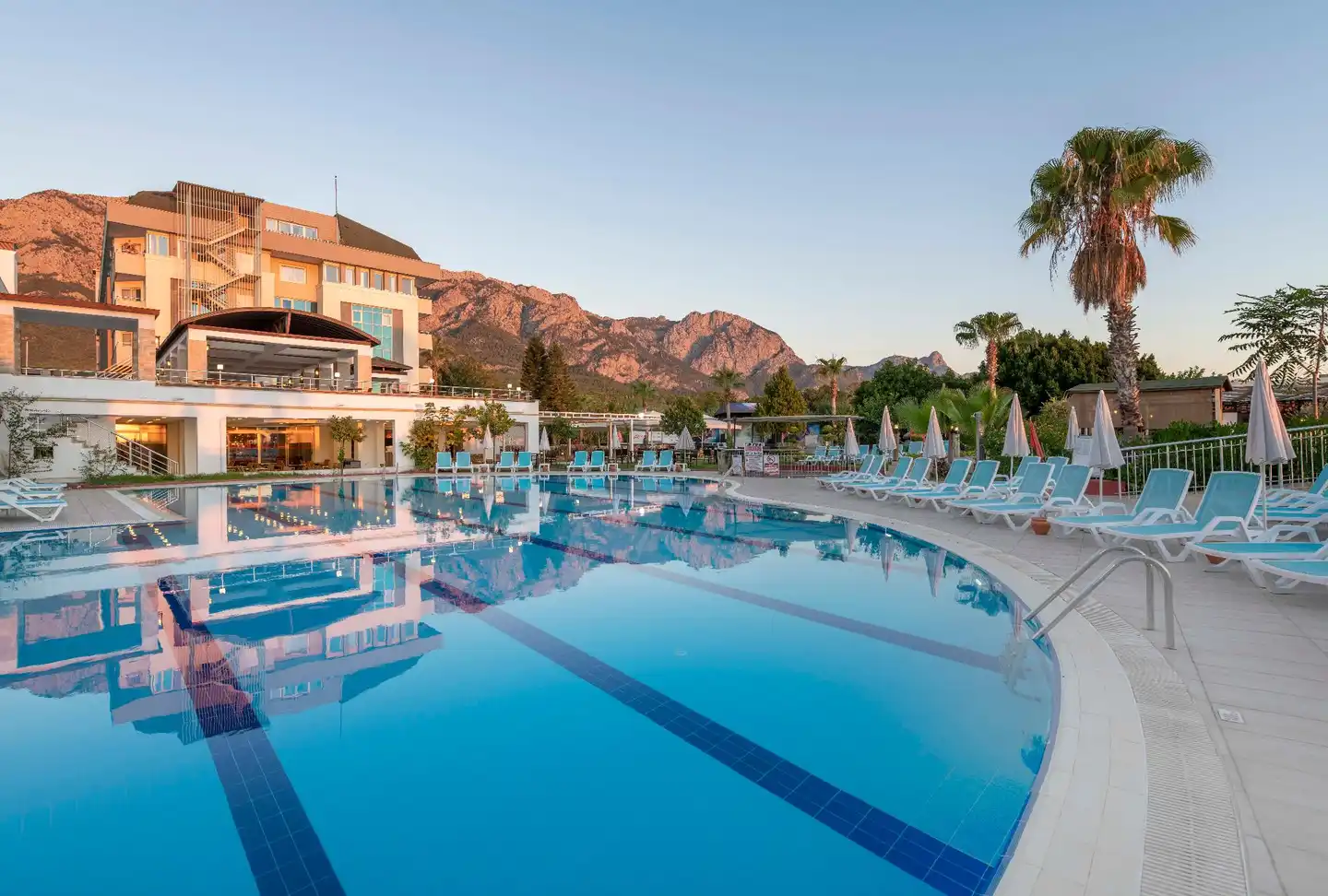 Armas Gul Beach Pool