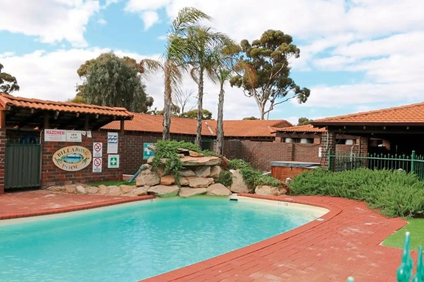 Wave Rock Motel Pool