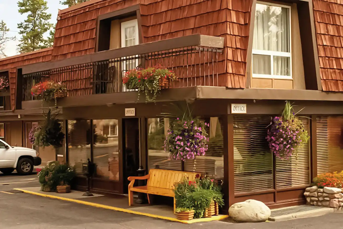 Tonquin Inn Aussenansicht