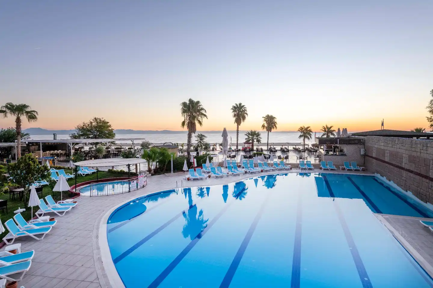 Armas Gul Beach Pool