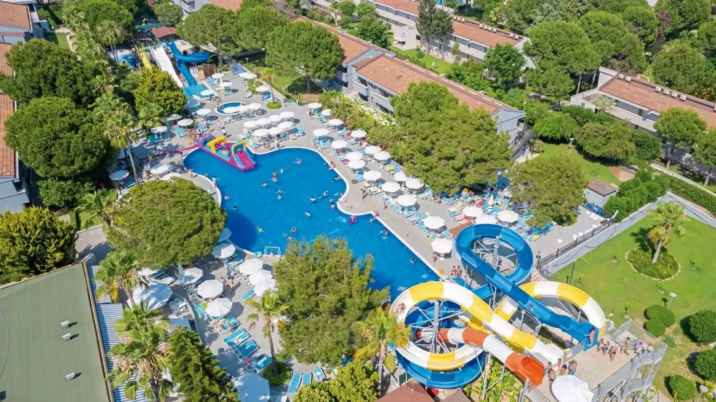 Master Family Club Pool