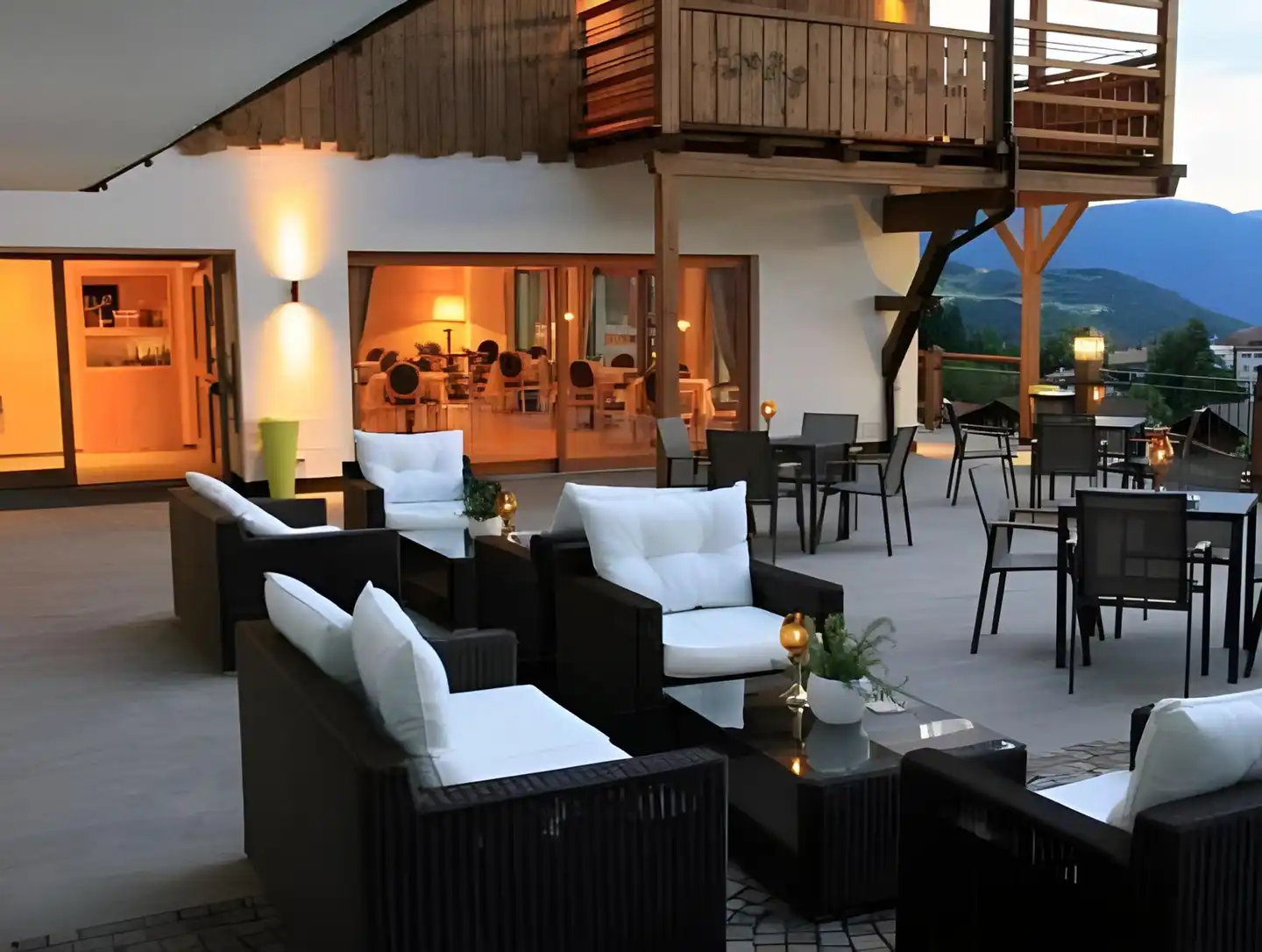 Emmy Restaurant