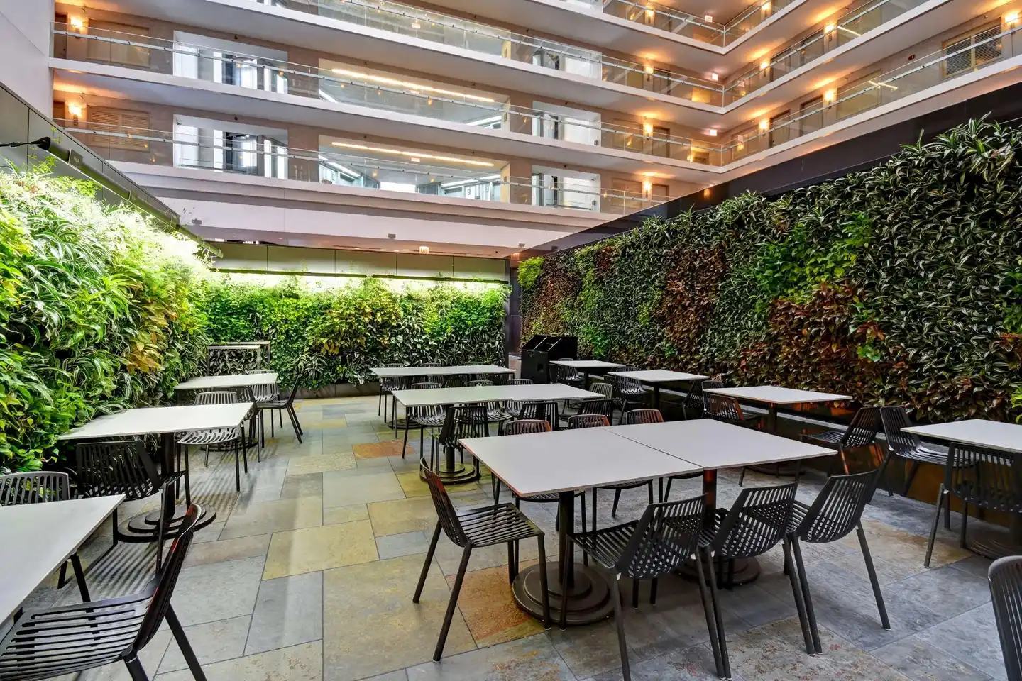 Embassy Suites by Hilton Chicago Downtown Magnificent Mile Terrasse