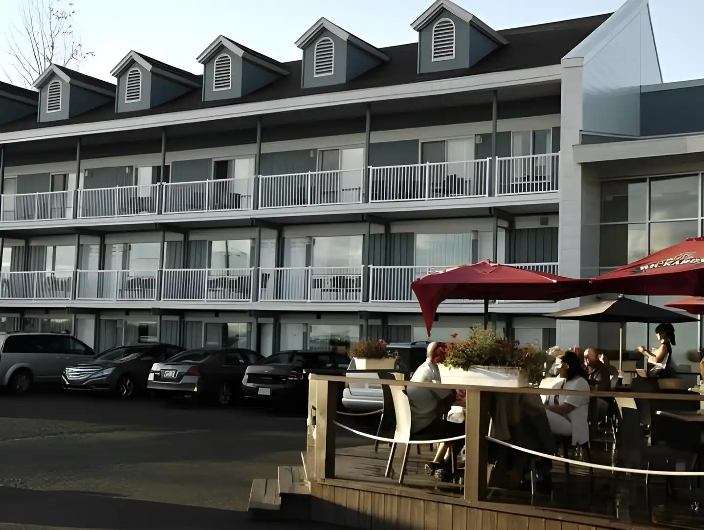 Riôtel Carleton-sur-Mer Aussenansicht