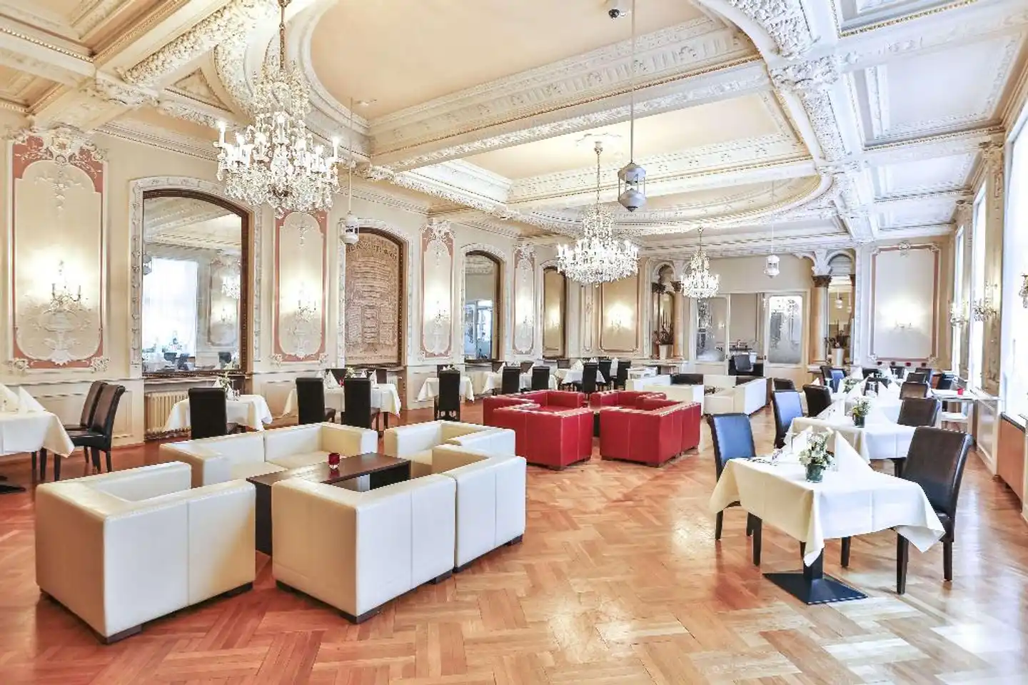 HELIOPARK Bad Hotel zum Hirsch Lobby