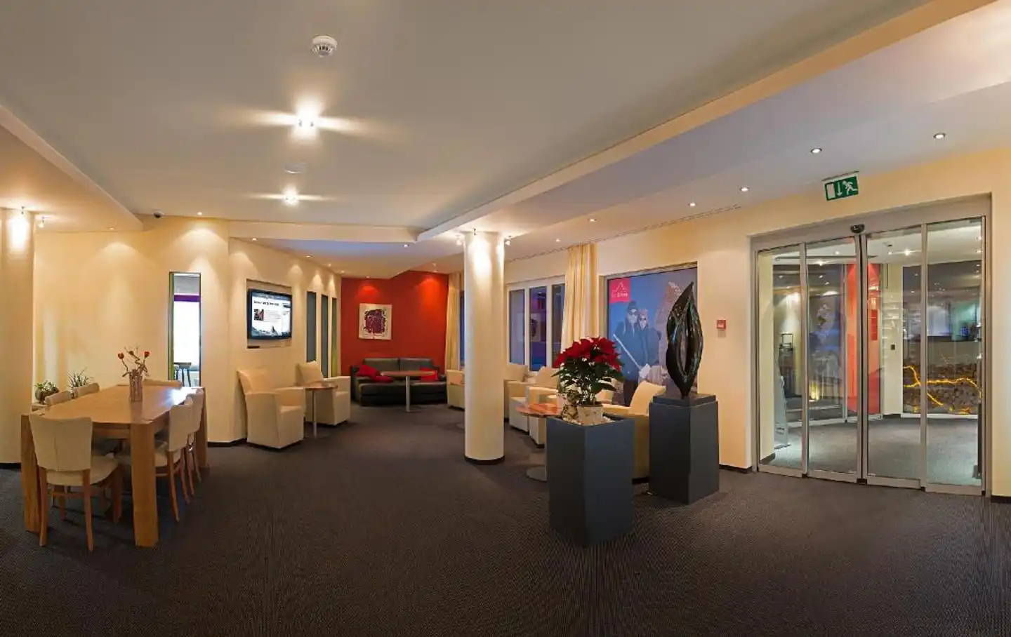 Simi Lobby