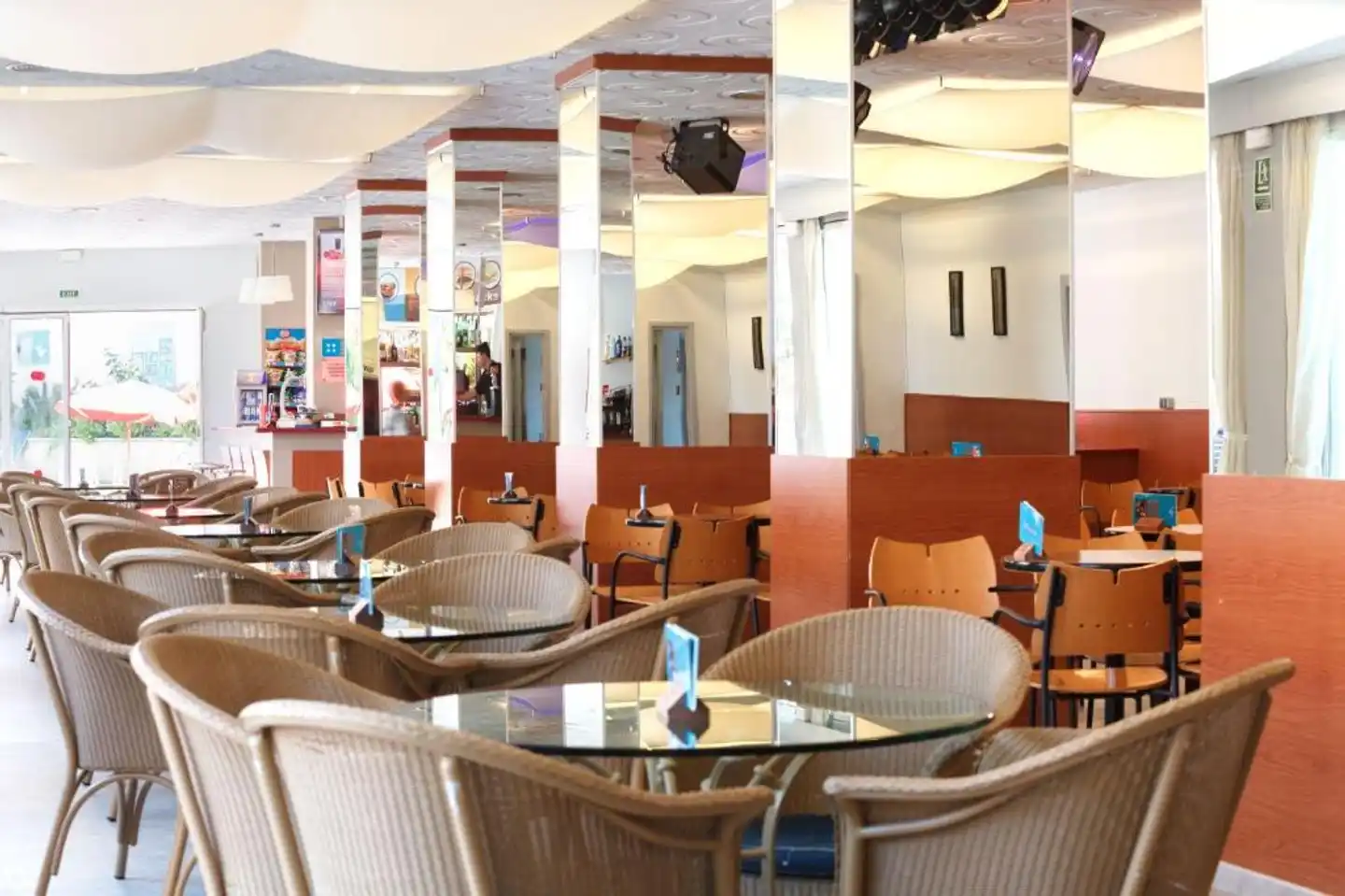 Hotel Oasis Park Splash Lobby