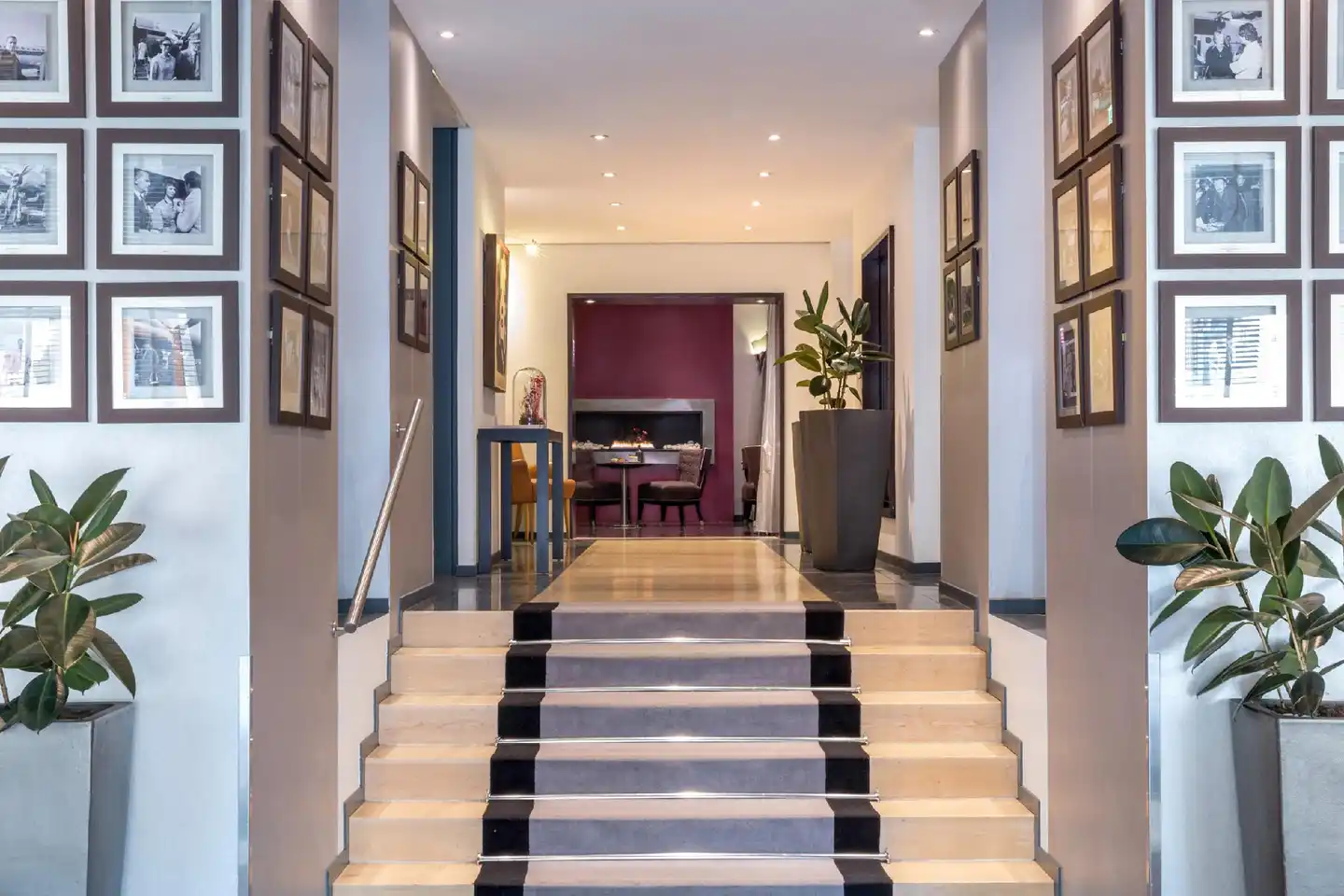 Auteuil Lobby
