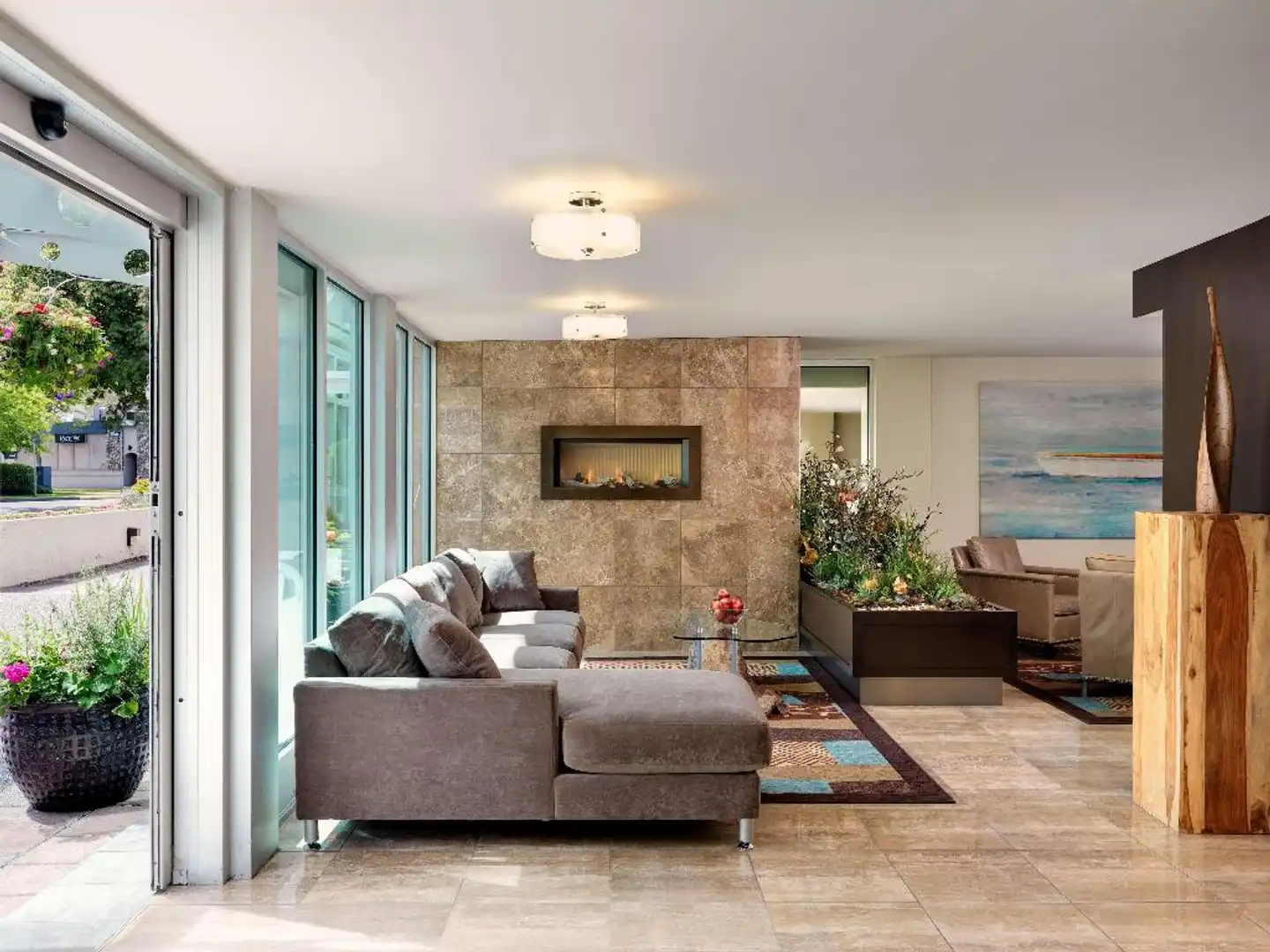 Best Western PLUS Inner Harbour Hotel Lobby