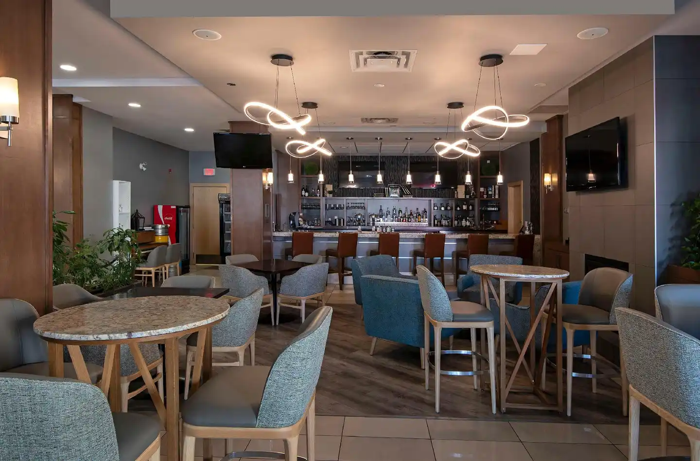 DoubleTree by Hilton Kamloops Bar