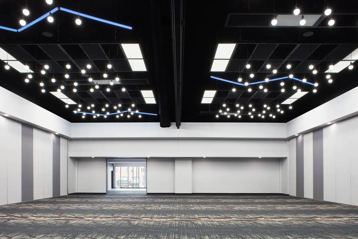 Delta Hotels by Marriott Trois Rivieres Conference Centre Lobby