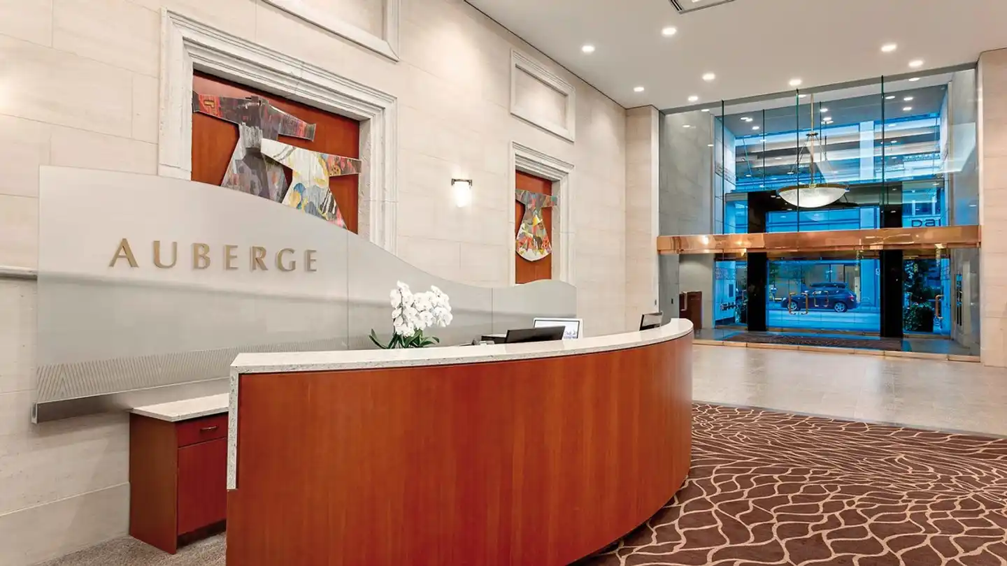 Auberge Vancouver Hotel Lobby