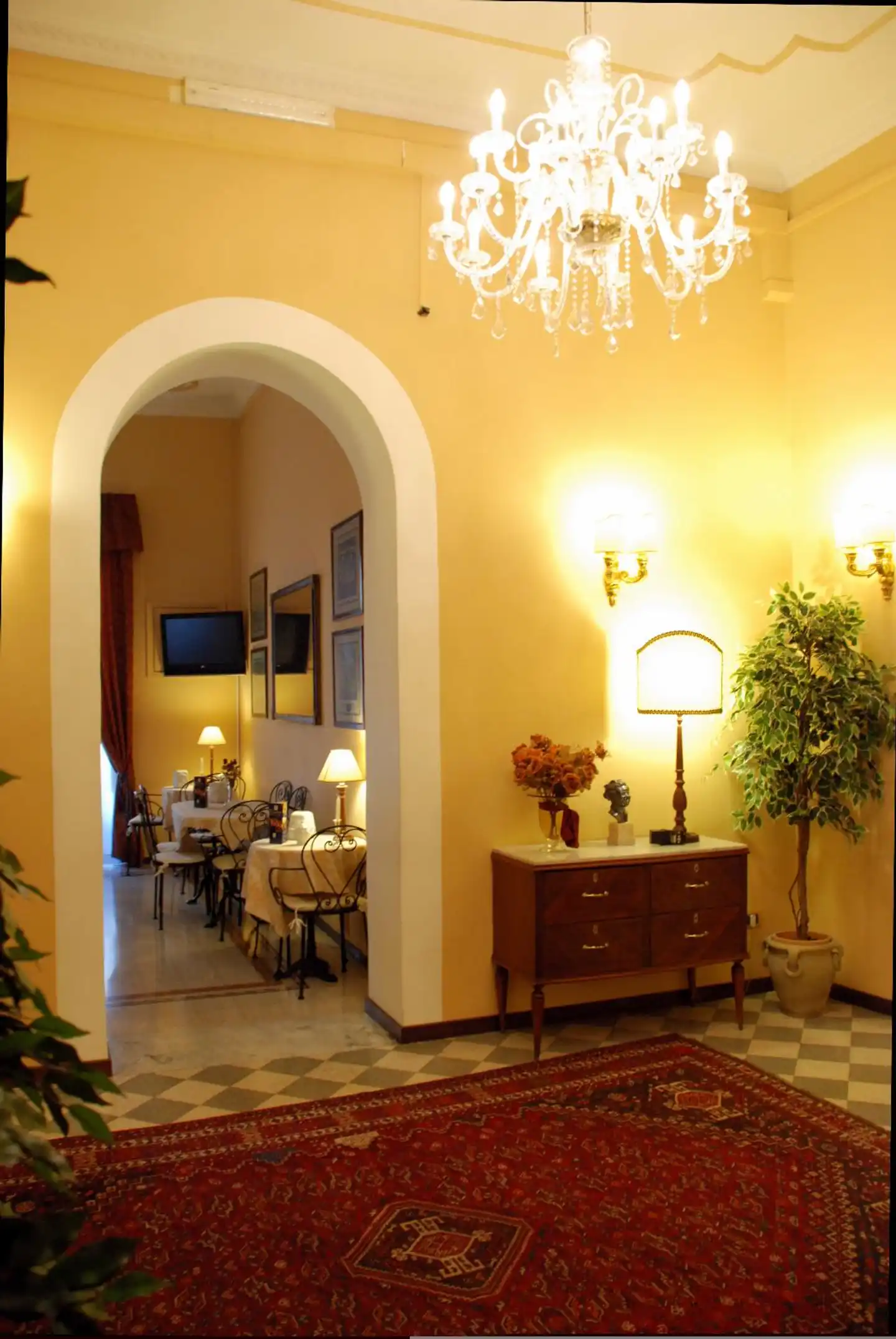 del Centro Lobby