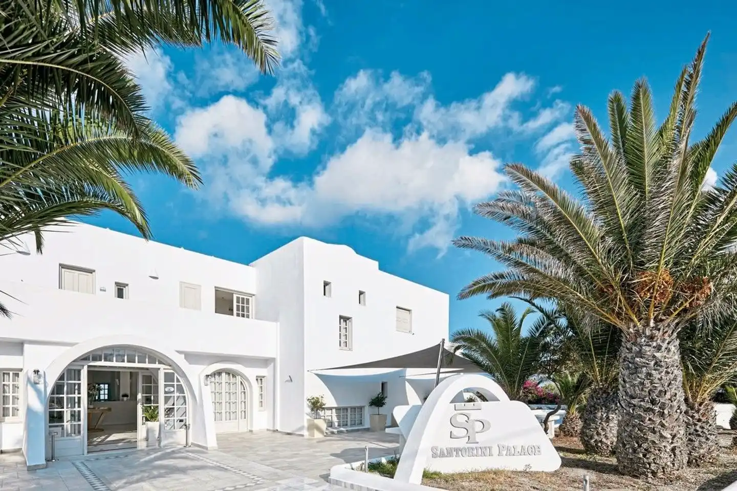 Santorini Palace Aussenansicht