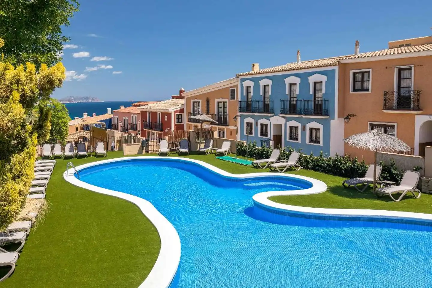 Occidental Pueblo Acantilado Pool