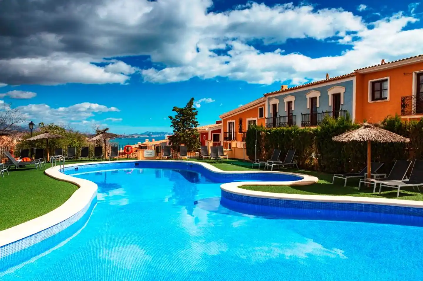 Occidental Pueblo Acantilado Pool