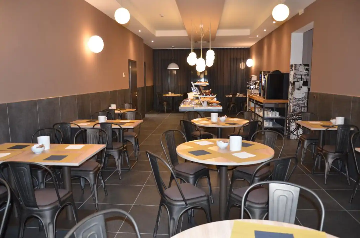 Ariston Restaurant
