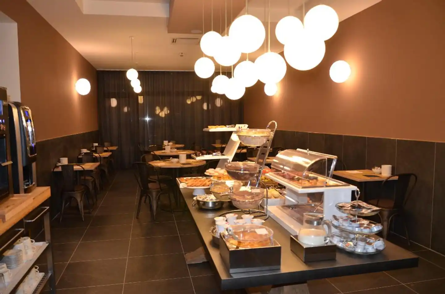 Ariston Restaurant