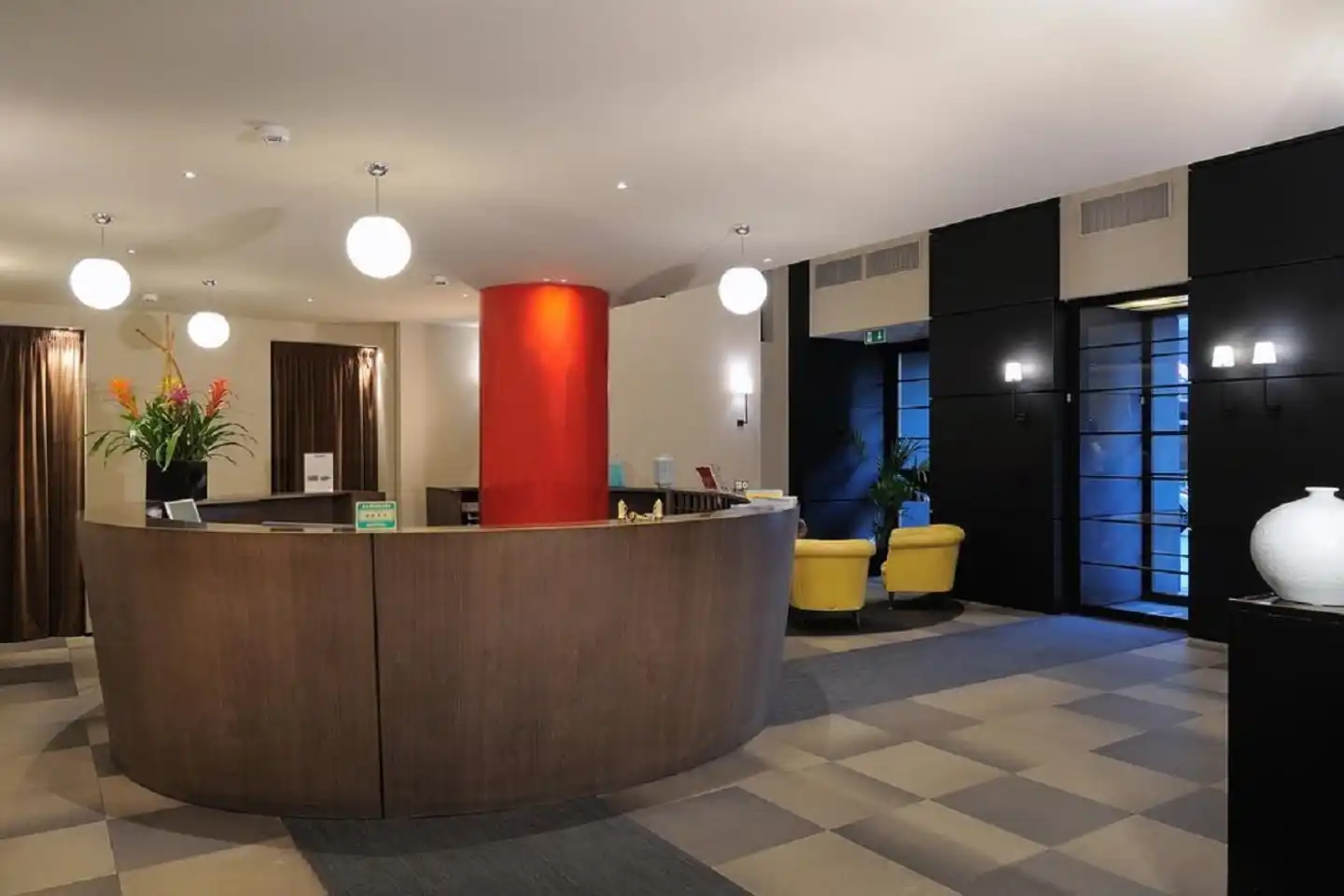 iH Hotels Milano Ambasciatori Lobby