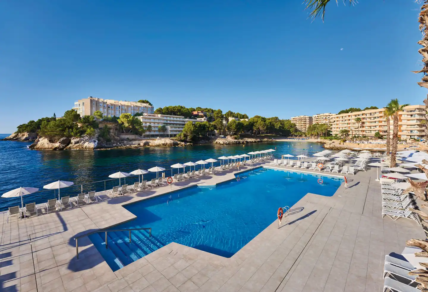 Globales Cala Viñas Pool