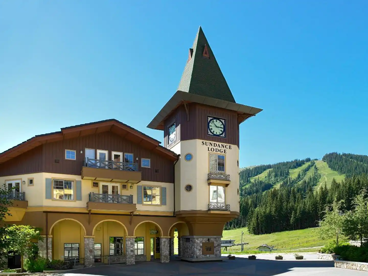 Sun Peaks Resort - Coast Sundance Lodge Aussenansicht