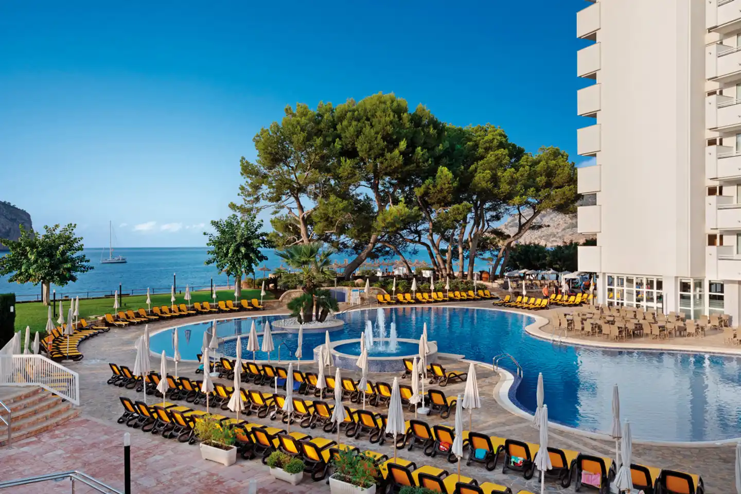 Globales Cala Viñas Pool
