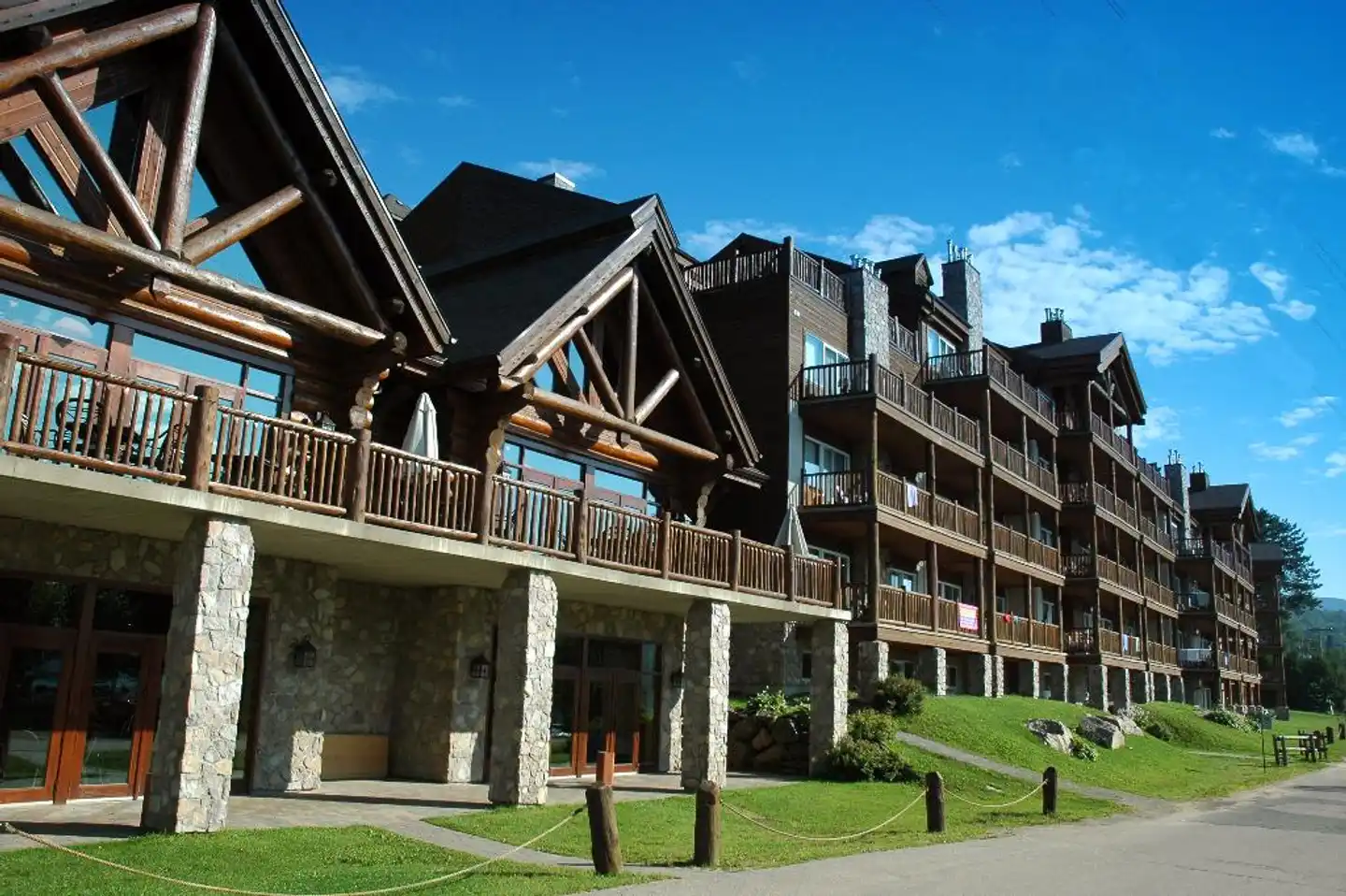 Le Grand Lodge Mont Tremblant Aussenansicht
