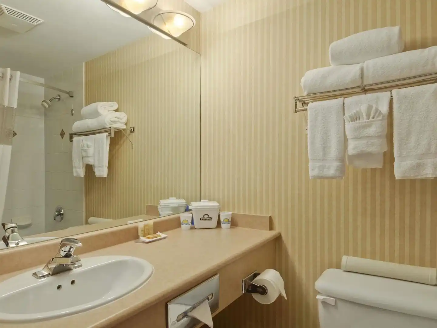 Days Inn by Wyndham Vancouver Airport Badezimmer