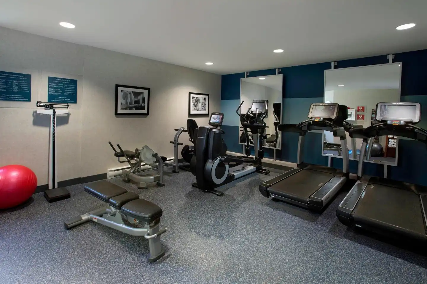 Four Points by Sheraton Hotel & Conference Centre Gatineau-Ottawa Sport und Entertainment