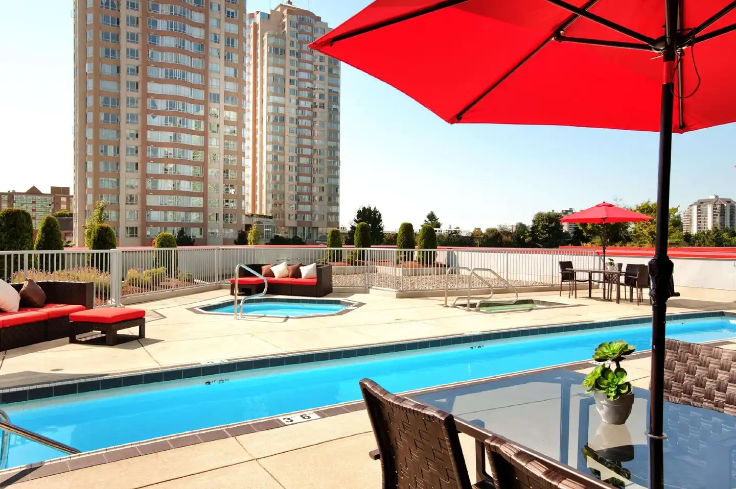 Hilton Vancouver Metrotown Pool