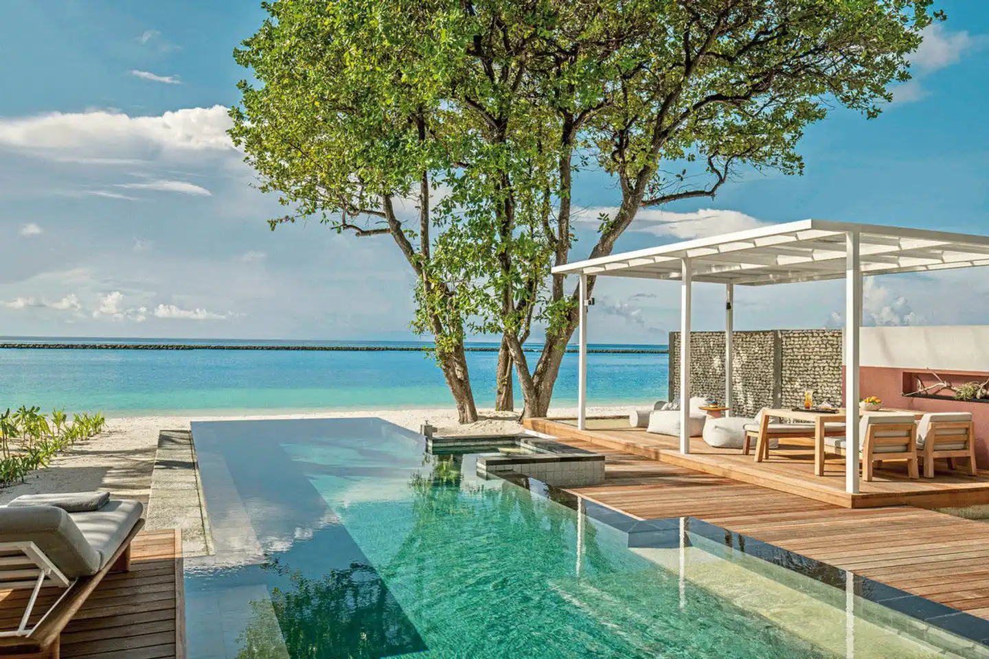Four Seasons Resort Maldives at Landaa Giraavaru Pool