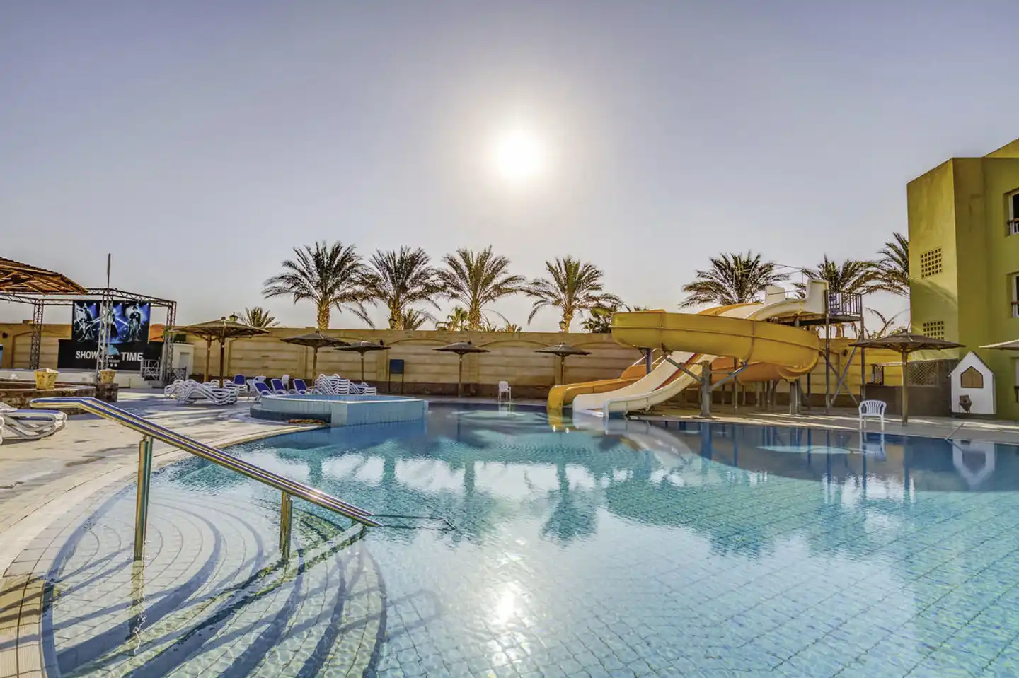 Palm Beach Resort Pool