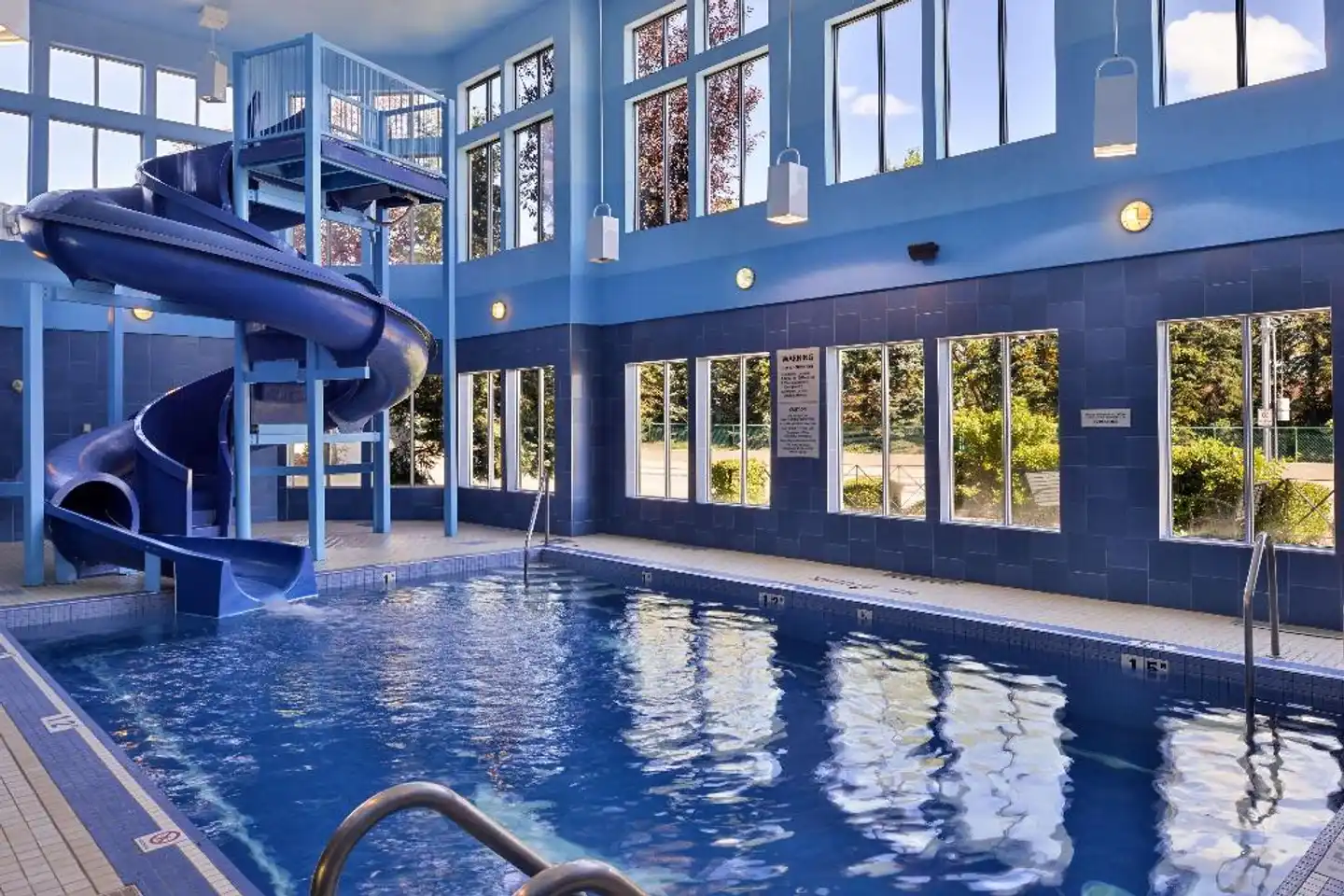 Hampton Inn & Suites by Hilton Calgary- University Northwest Hallenbad