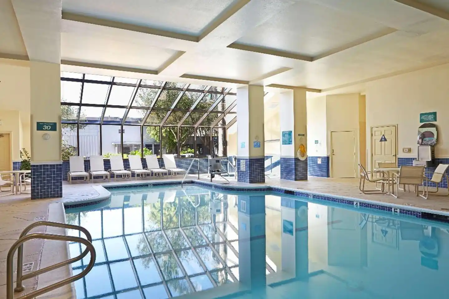 Embassy Suites by Hilton Los Angeles International Airport North Hallenbad