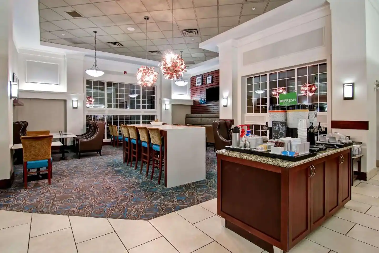 Hampton Inn & Suites by Hilton Calgary-Airport Lobby