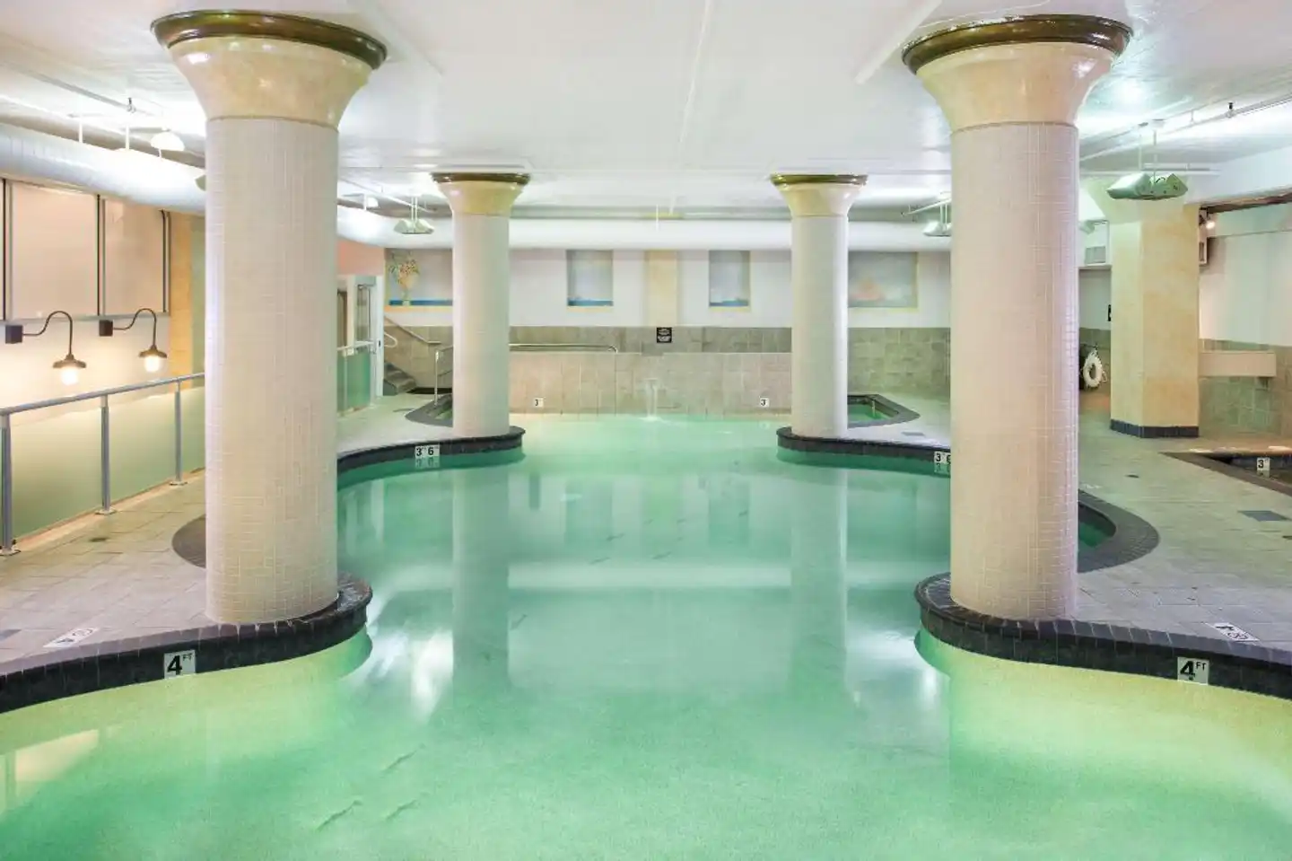 Embassy Suites by Hilton Portland Downtown Hallenbad