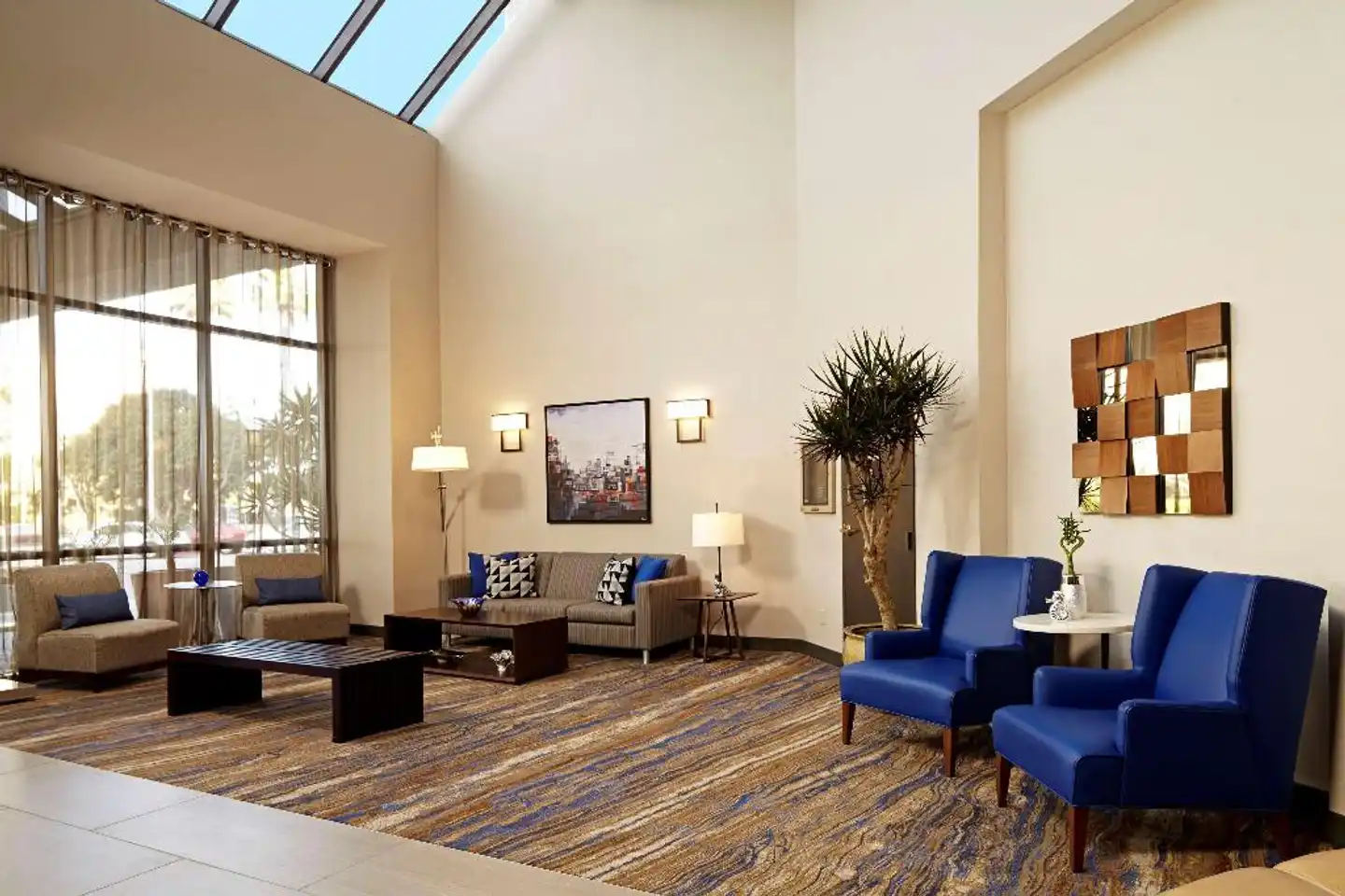 Embassy Suites by Hilton Los Angeles International Airport North Lobby