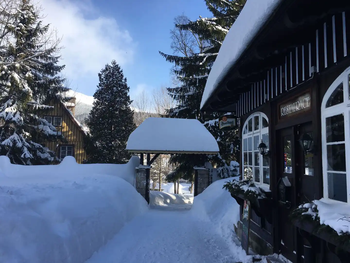 Tri Ruze Aussenansicht